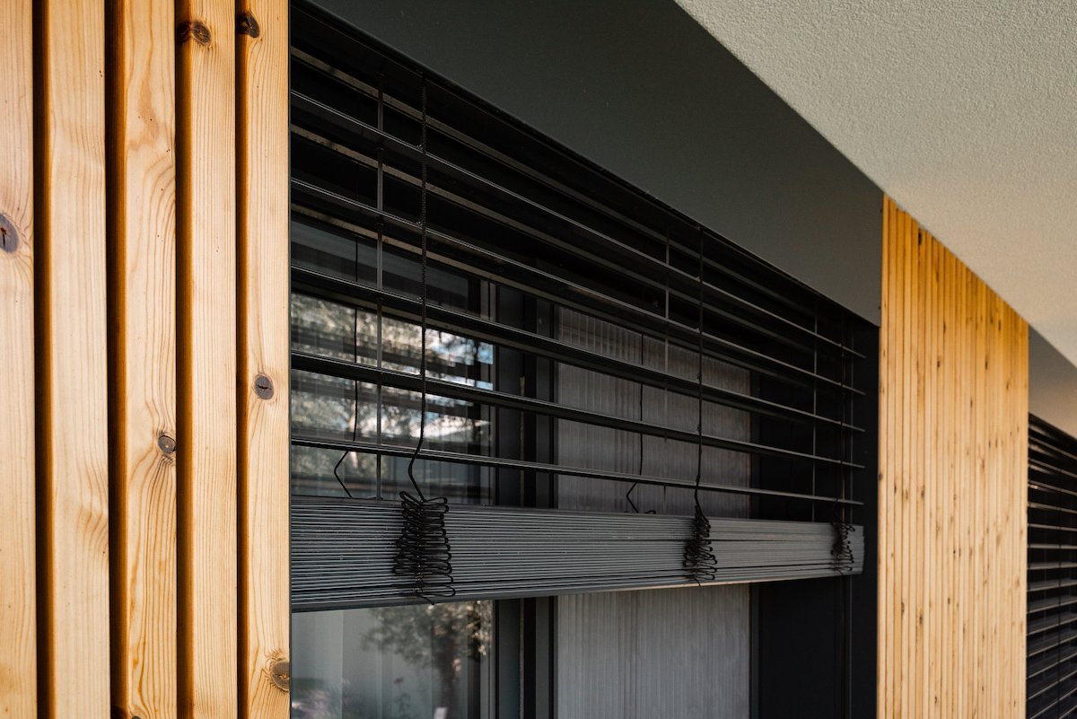 Ako na tepelné mosty pri žalúziových boxoch: Analýza izolácií pre prax