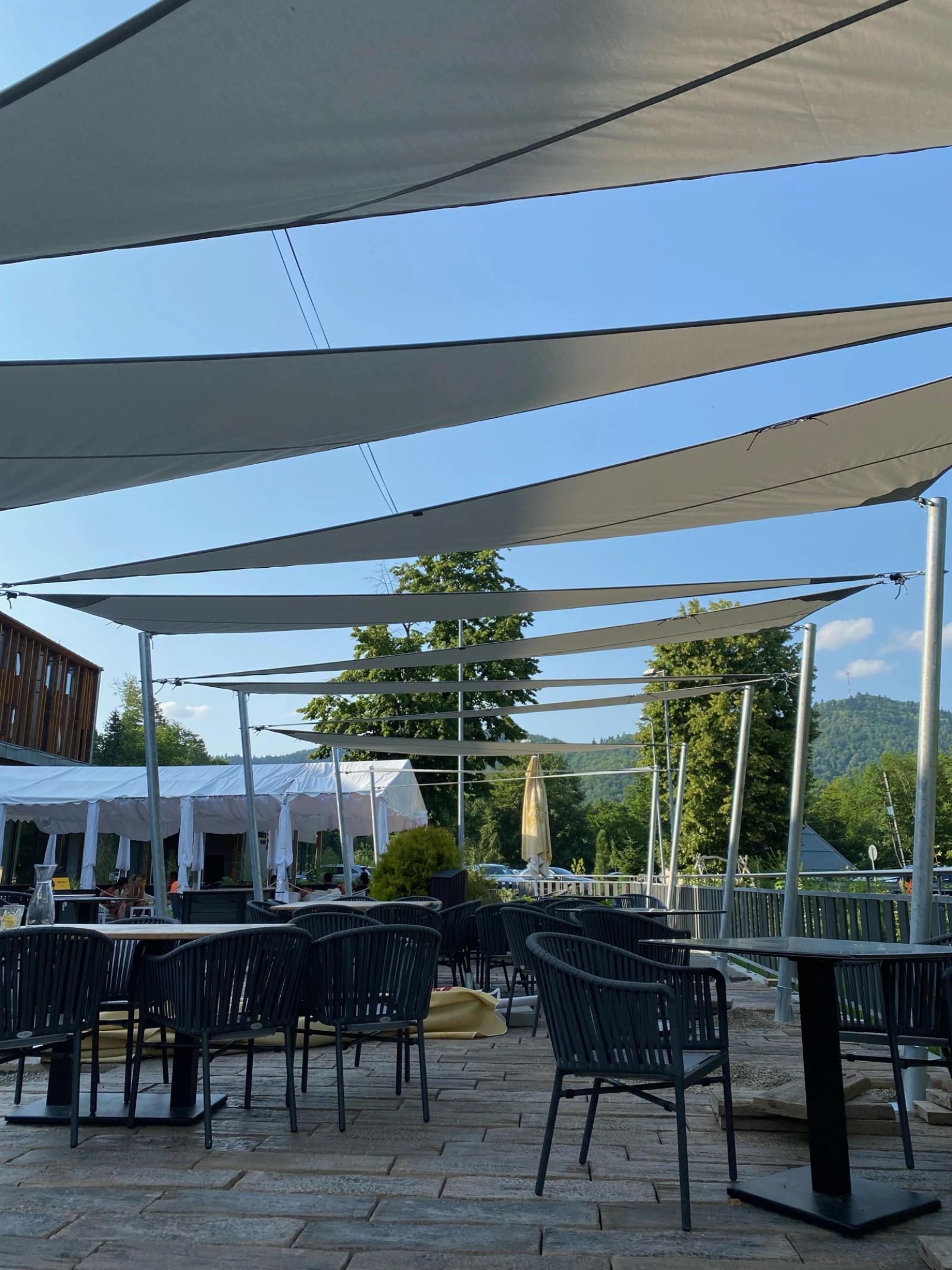 Fixné slnečné plachty