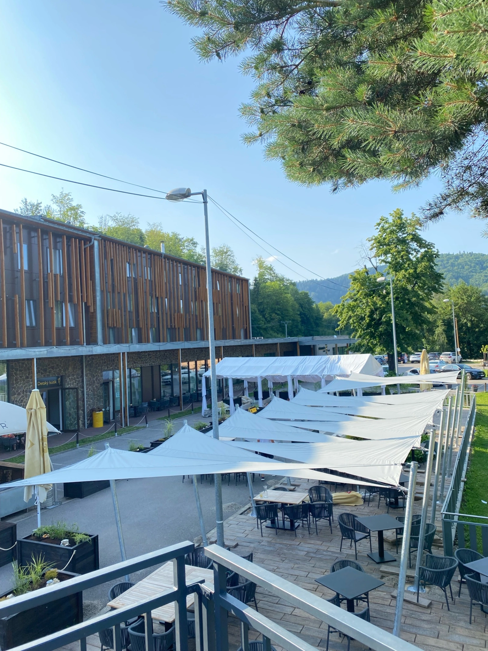 Fixné slnečné plachty