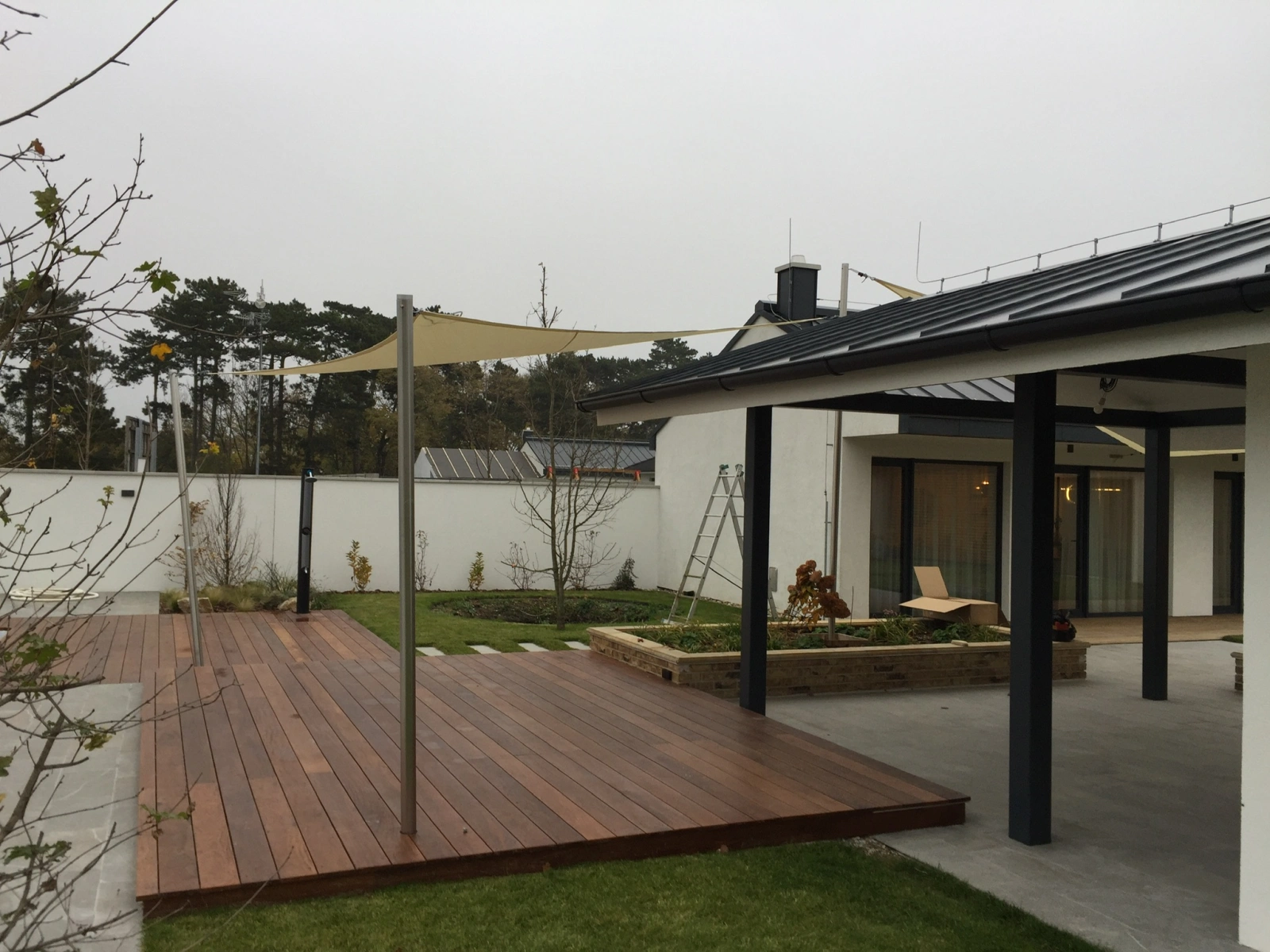 Fixné slnečné plachty