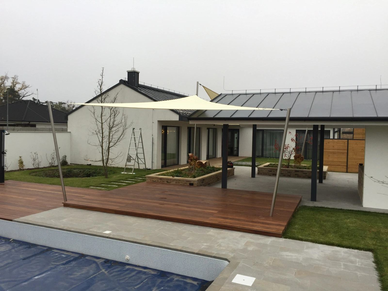 Fixné slnečné plachty