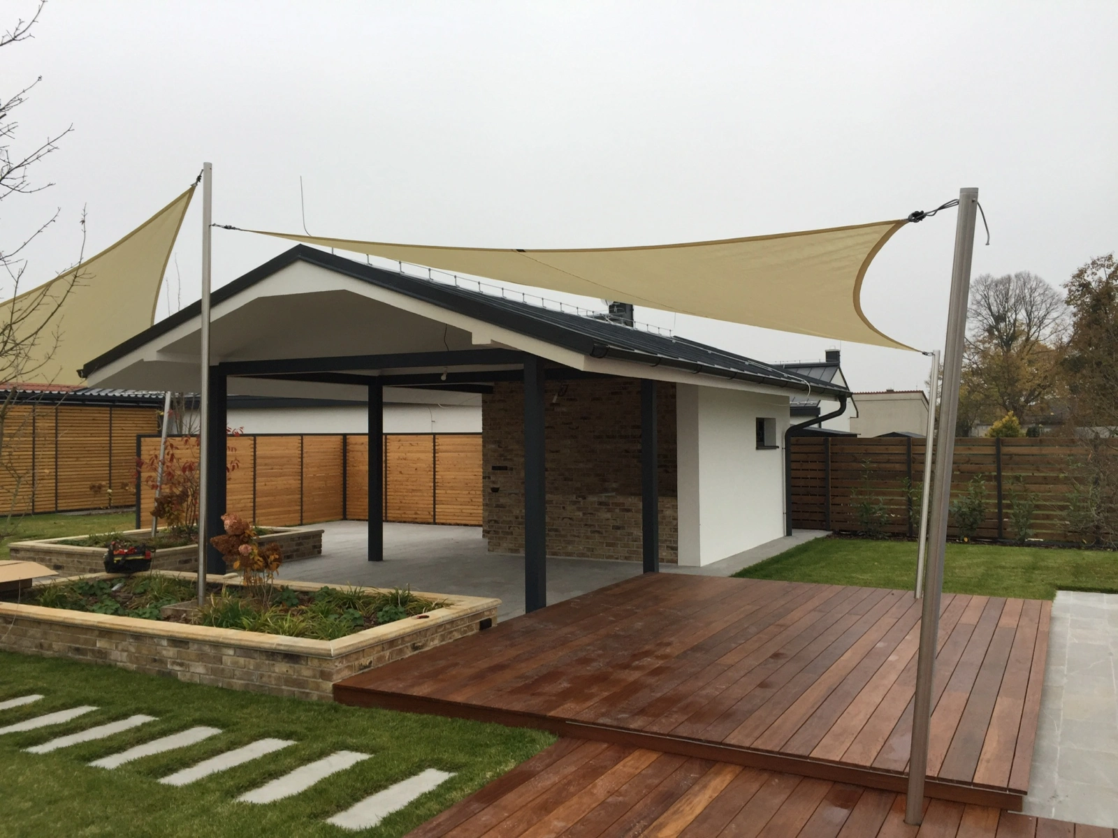 Fixné slnečné plachty