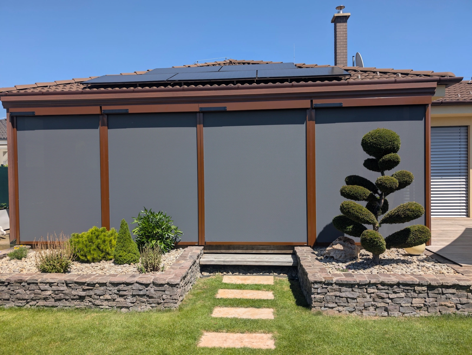 Screenová roleta na solárny pohon