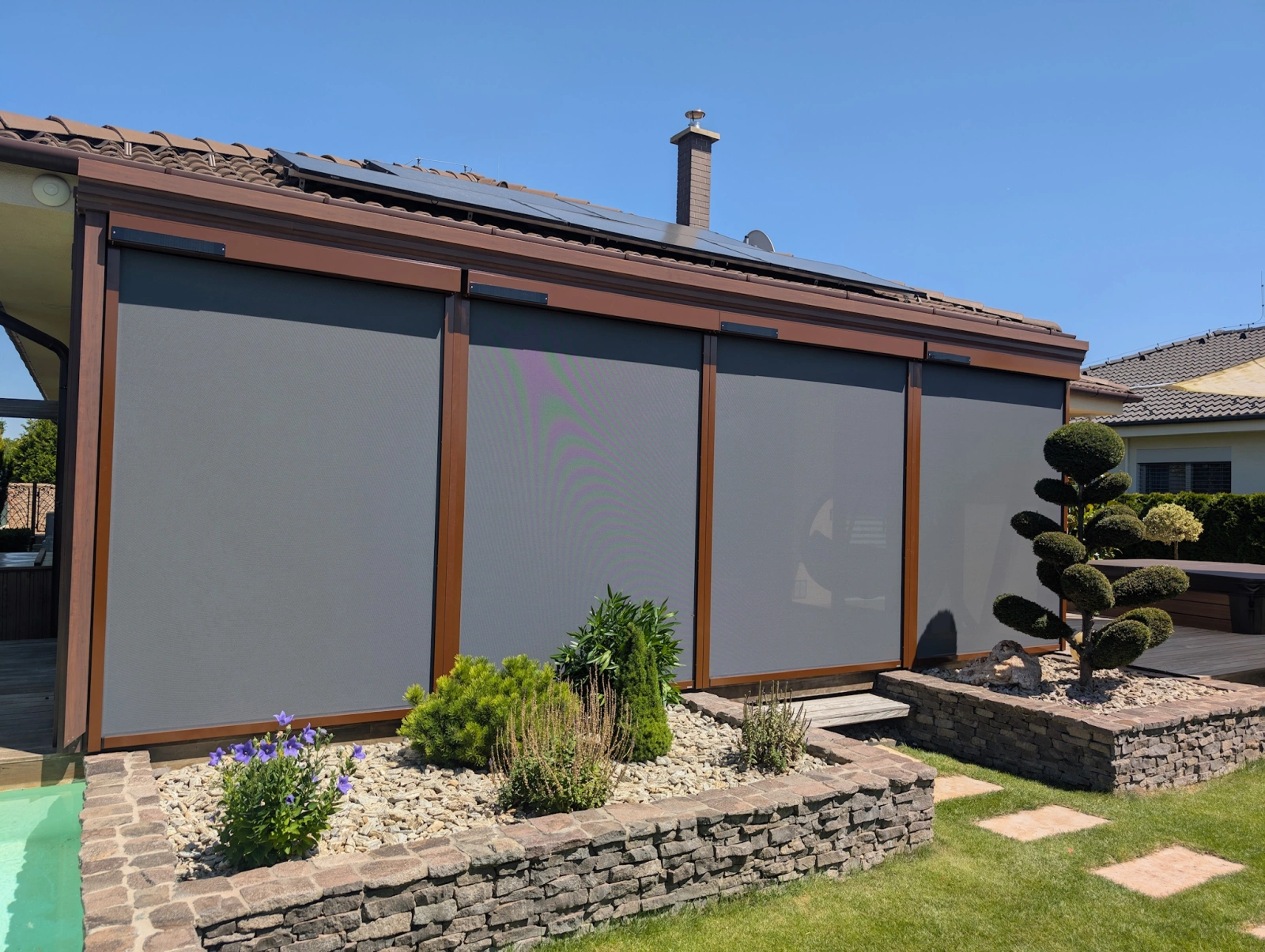 Screenová roleta na solárny pohon