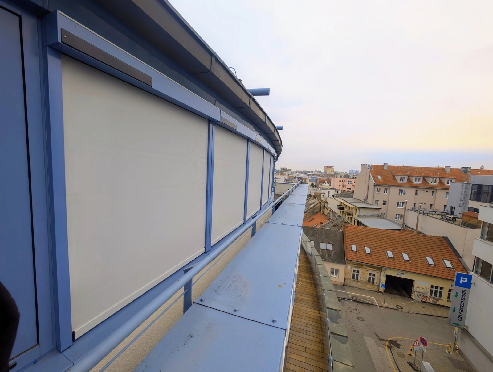 Screenová roleta na solárny pohon