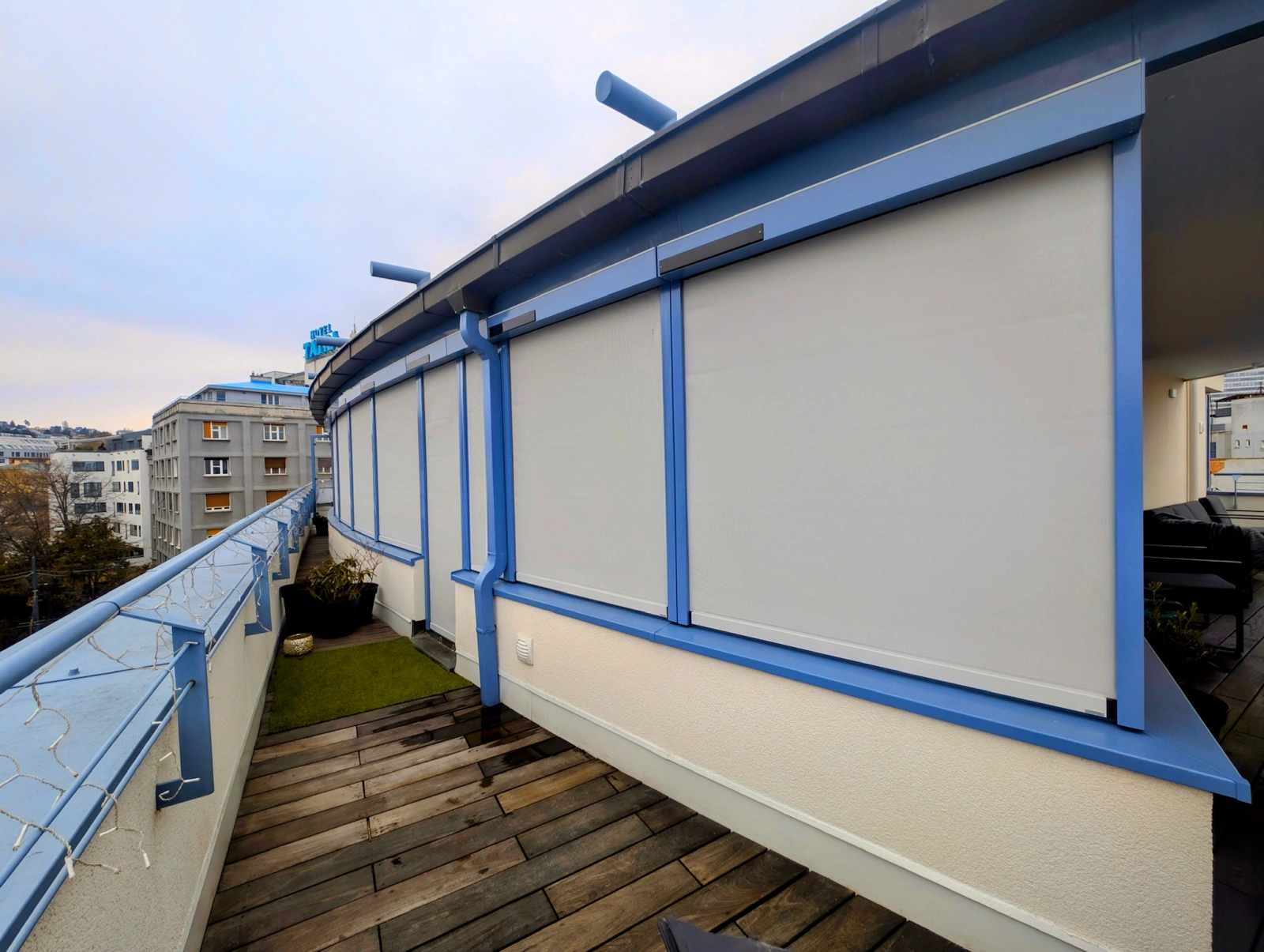 Screenová roleta na solárny pohon