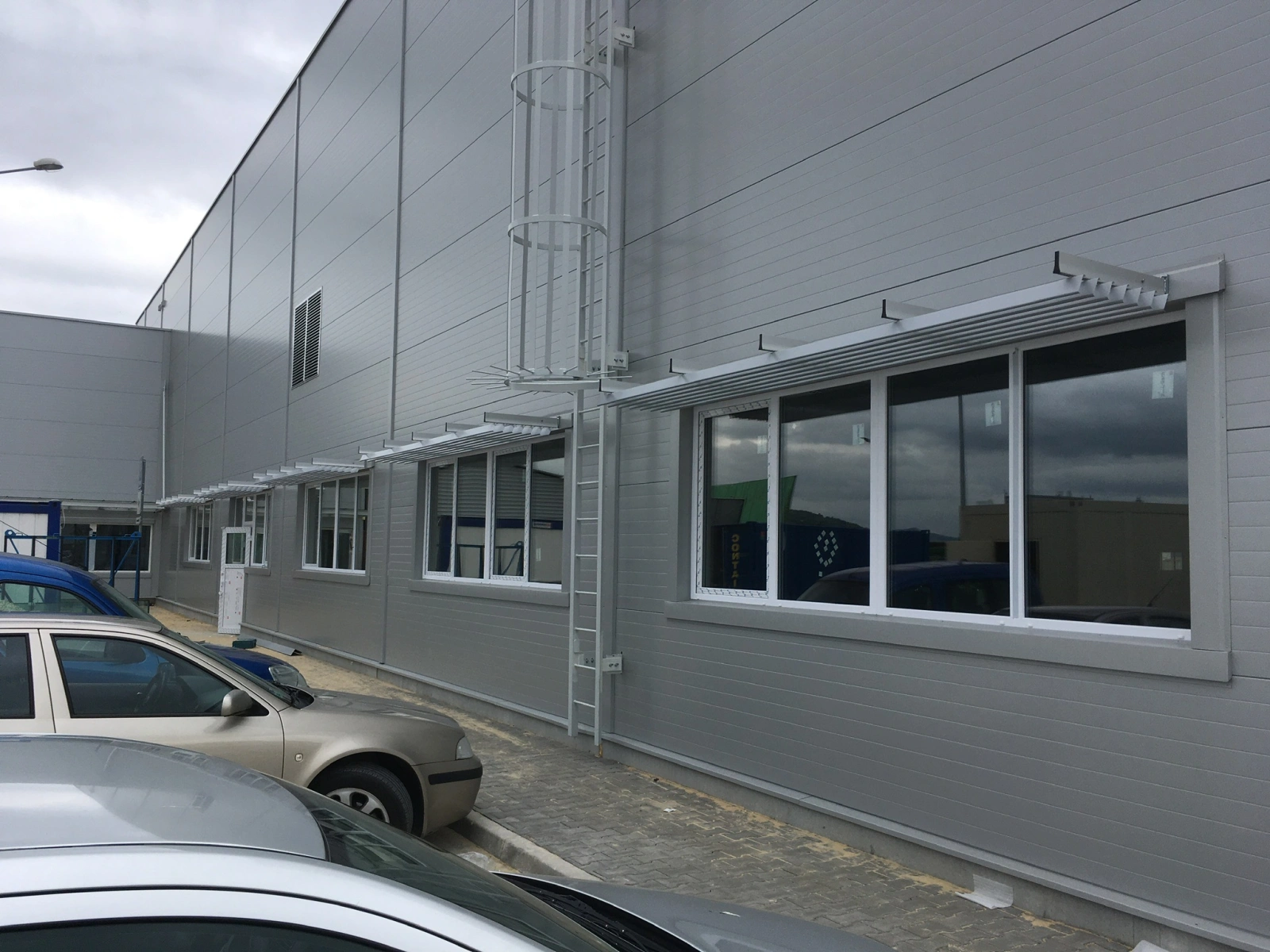 Horizontálne slnolamy